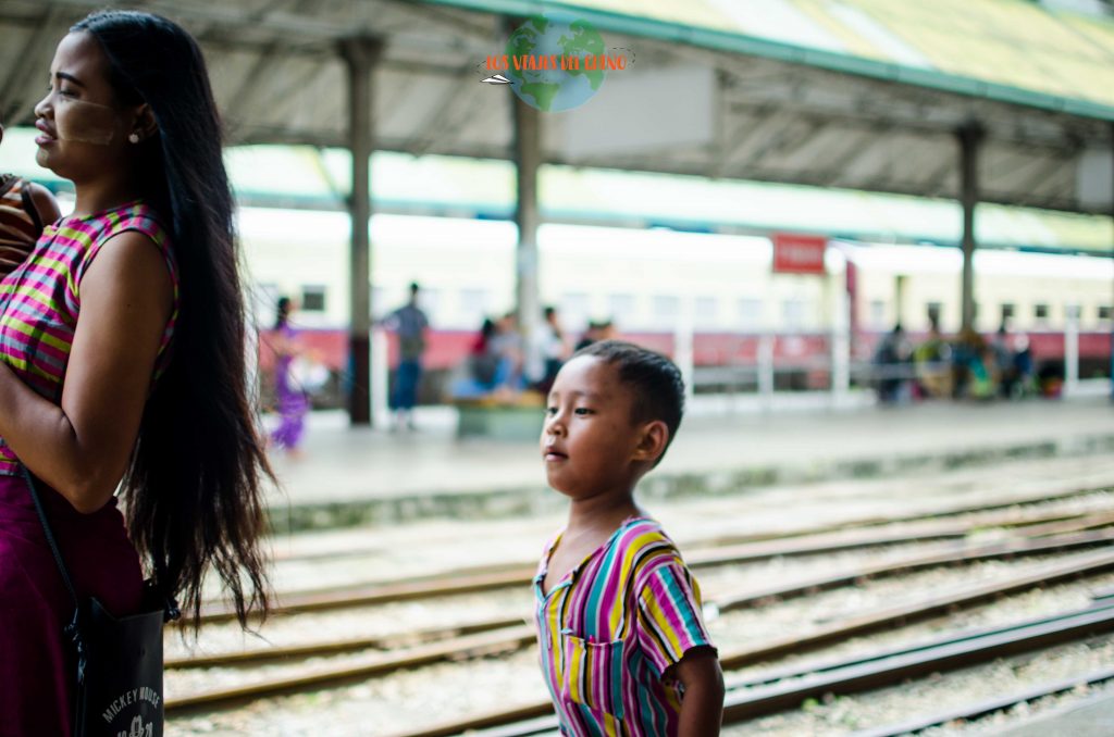 Tren circular de Yangón Estación de tren de Yangón