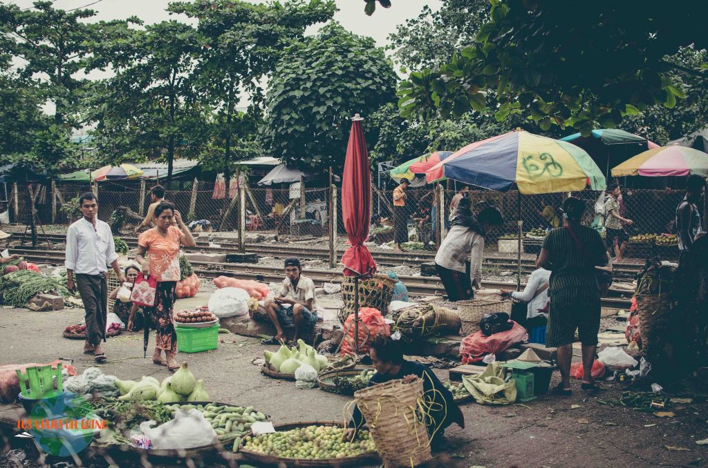 recorrido en tren de Yangón