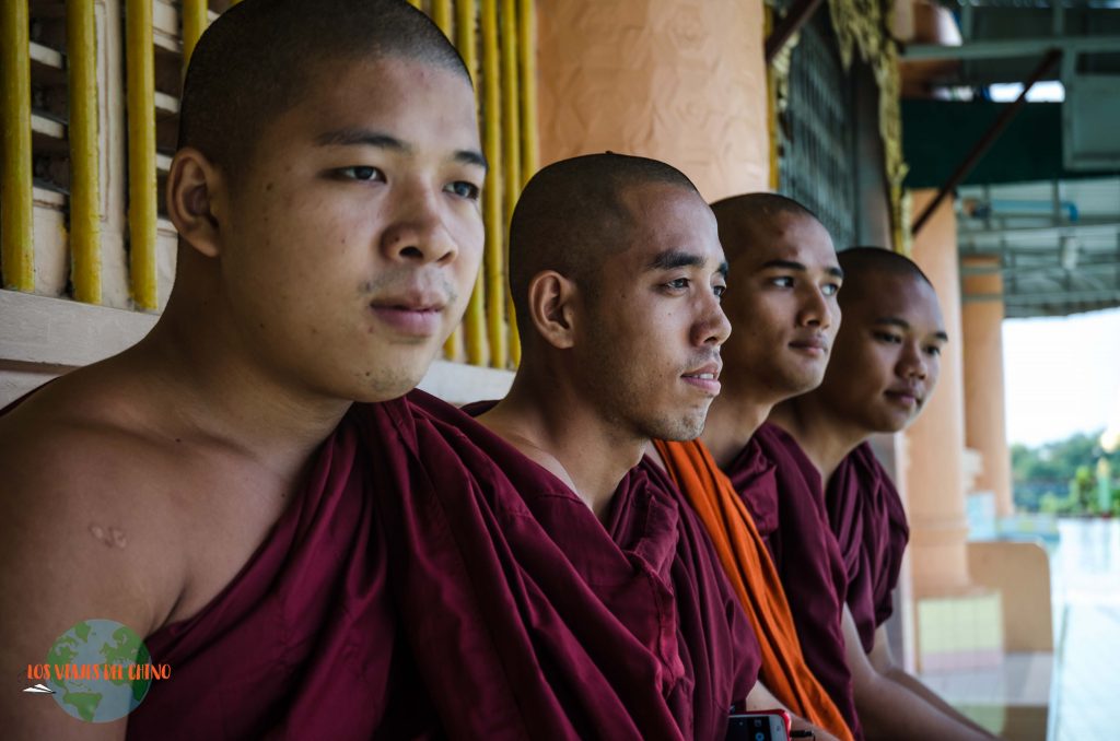 monjes de Birmania
