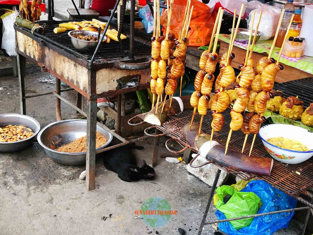 Comer suri en el mercado