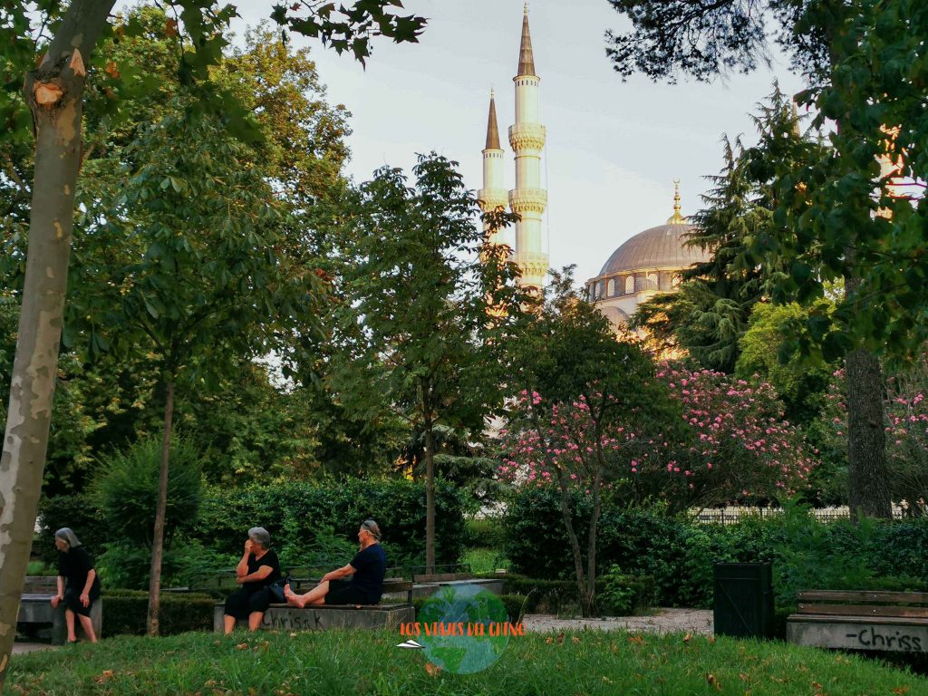 Visita la mezquita Namazgjah