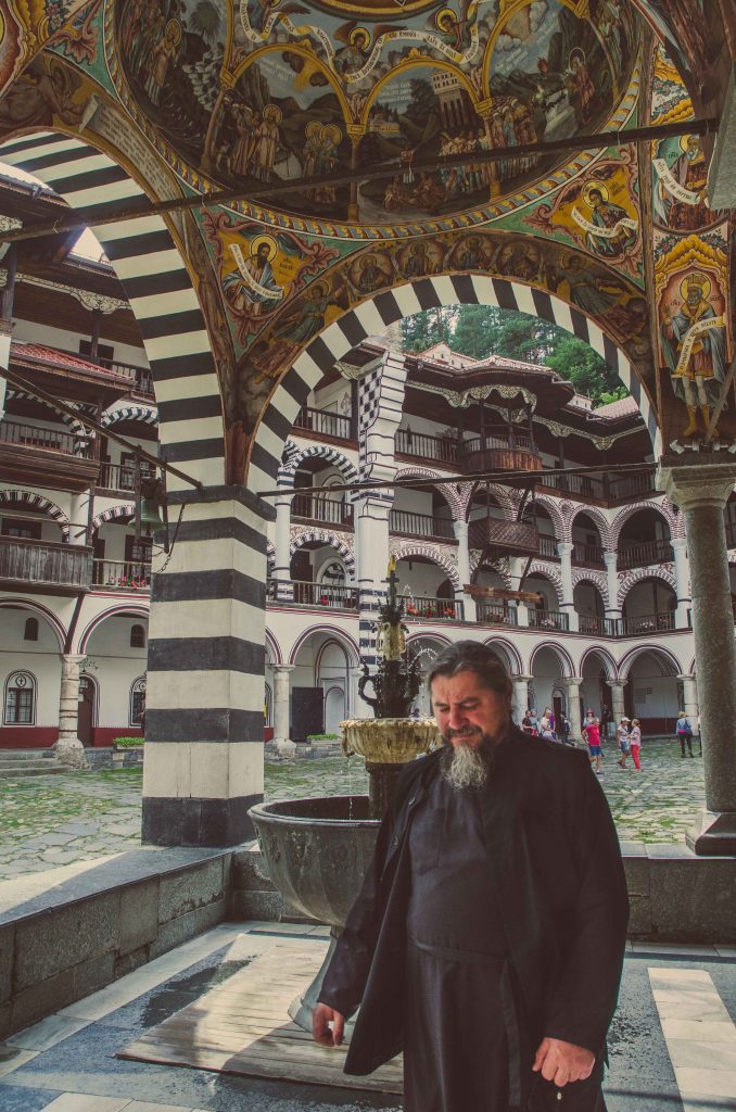 recorrer el monasterio de Rila